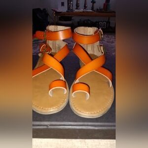 Universal thread 8 1/2 Faux Leather Strappy stylish Sandal Comfy New Wout Tags